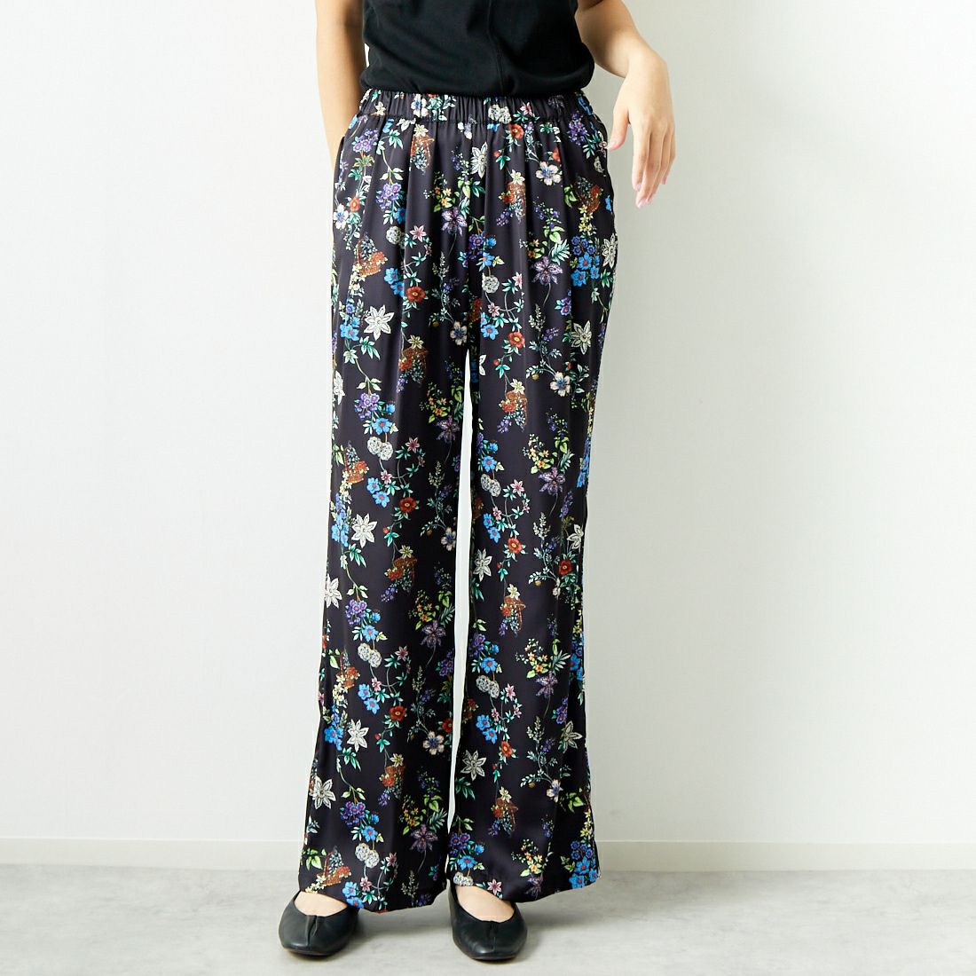 Jeans Factory Clothes [ジーンズファクトリークローズ] フラワープリントサテンパンツ [21243052] 004 ﾌﾞﾗｯｸ &&モデル身長：167cm 着用サイズ：F&&
