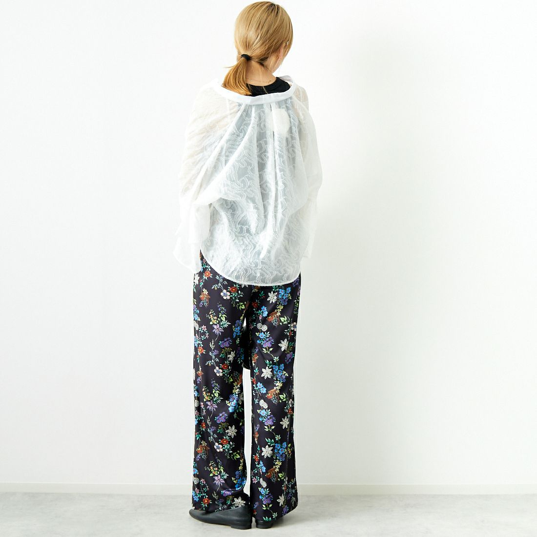 Jeans Factory Clothes [ジーンズファクトリークローズ] フラワープリントサテンパンツ [21243052] 004 ﾌﾞﾗｯｸ &&モデル身長：167cm 着用サイズ：F&&