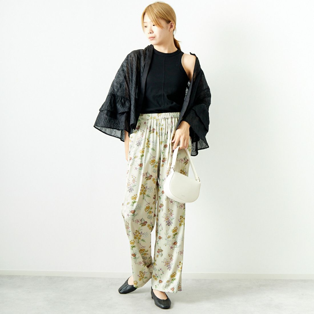 Jeans Factory Clothes [ジーンズファクトリークローズ] フラワープリントサテンパンツ [21243052] 033 ﾍﾞｰｼﾞｭ &&モデル身長：167cm 着用サイズ：F&&