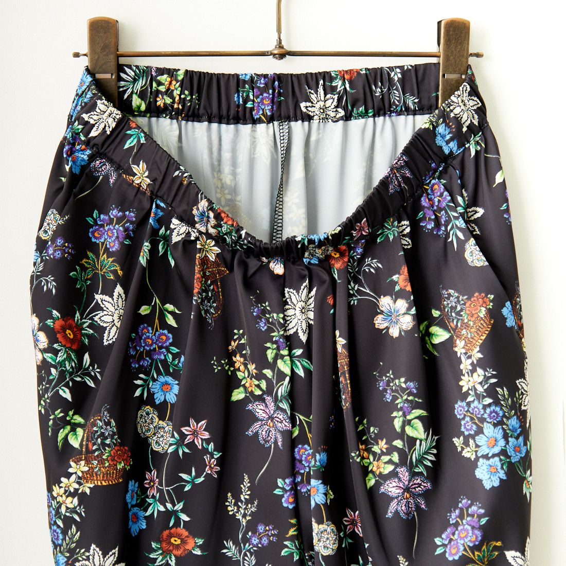 Jeans Factory Clothes [ジーンズファクトリークローズ] フラワープリントサテンパンツ [21243052] 004 ﾌﾞﾗｯｸ