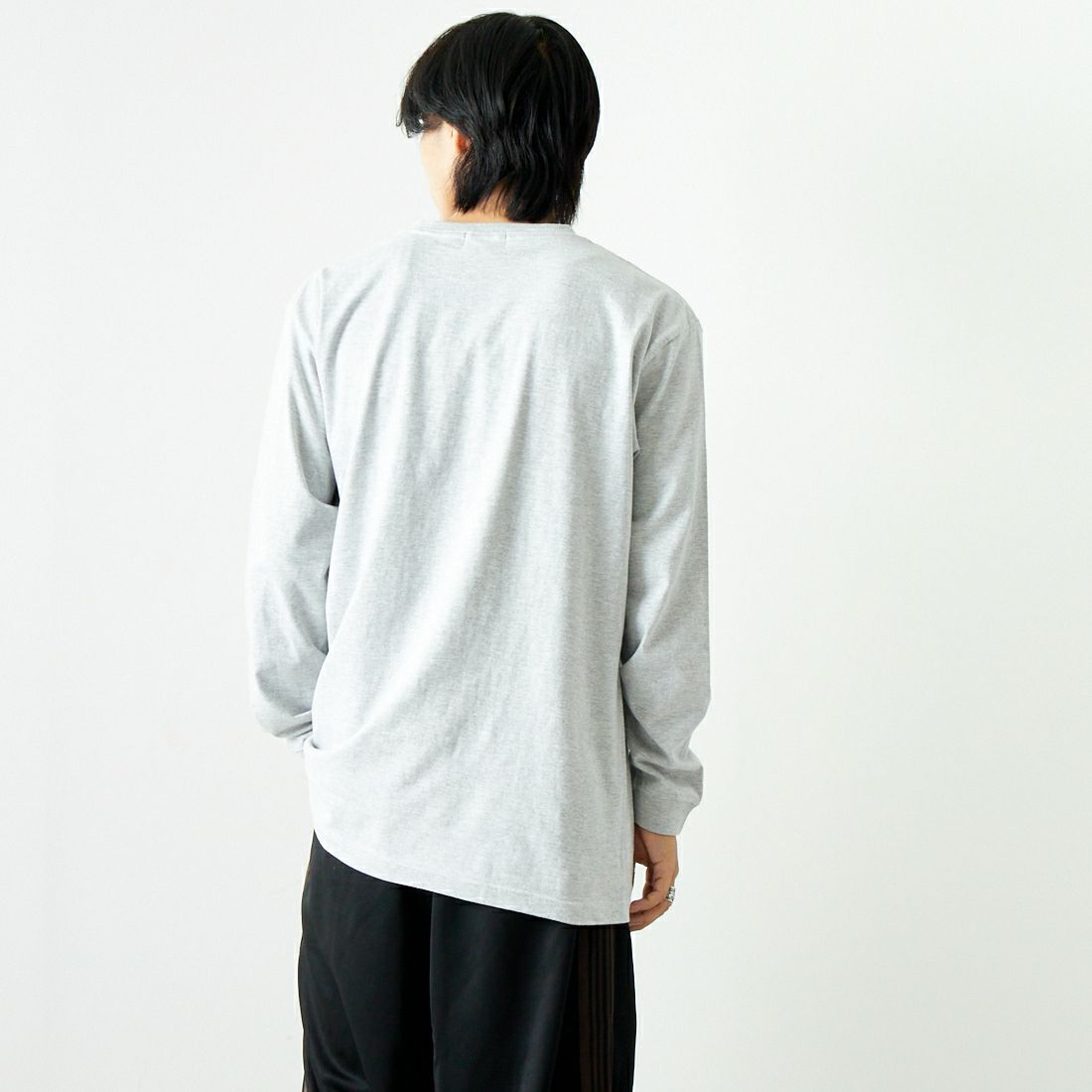 Filphies [フィルフィーズ] ロングスリーブプリントTシャツ [FP242PS00090] 11 ASH &&モデル身長：179cm 着用サイズ：L&&