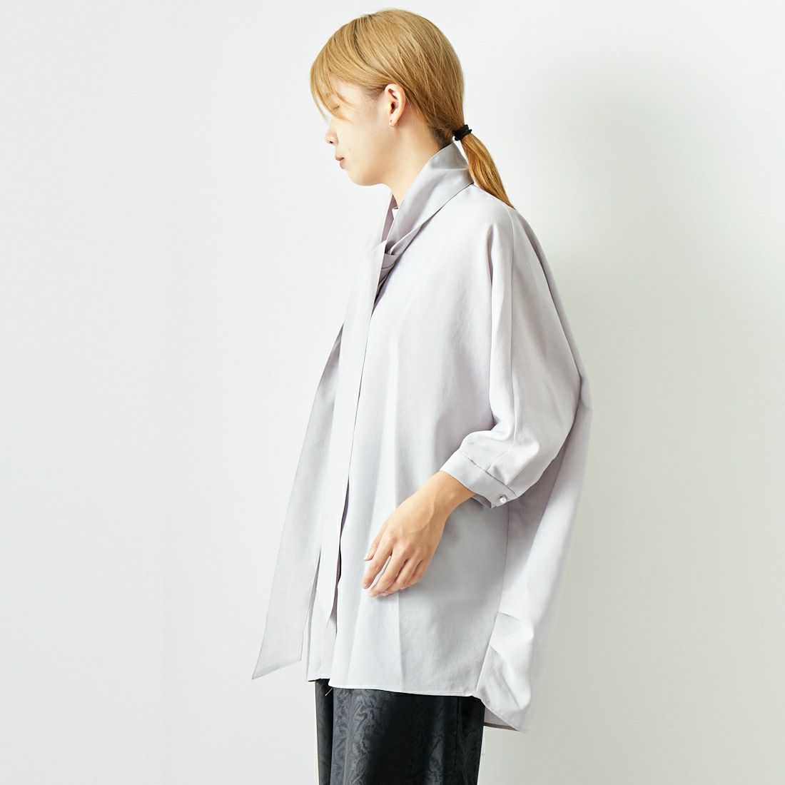 Jeans Factory Clothes [ジーンズファクトリークローズ] マルチウェイボウタイブラウス [7643403] L.GRAY &&モデル身長：167cm 着用サイズ：F&&