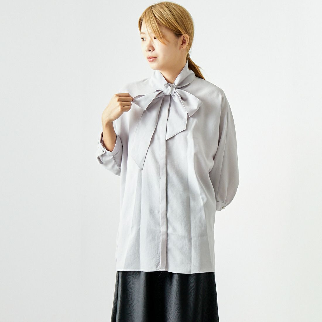 Jeans Factory Clothes [ジーンズファクトリークローズ] マルチウェイボウタイブラウス [7643403] L.GRAY &&モデル身長：167cm 着用サイズ：F&&