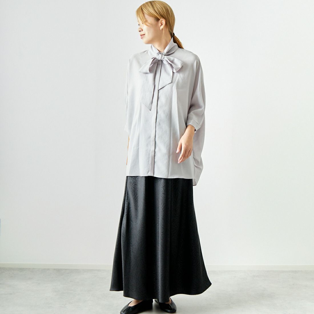 Jeans Factory Clothes [ジーンズファクトリークローズ] マルチウェイボウタイブラウス [7643403] L.GRAY &&モデル身長：167cm 着用サイズ：F&&