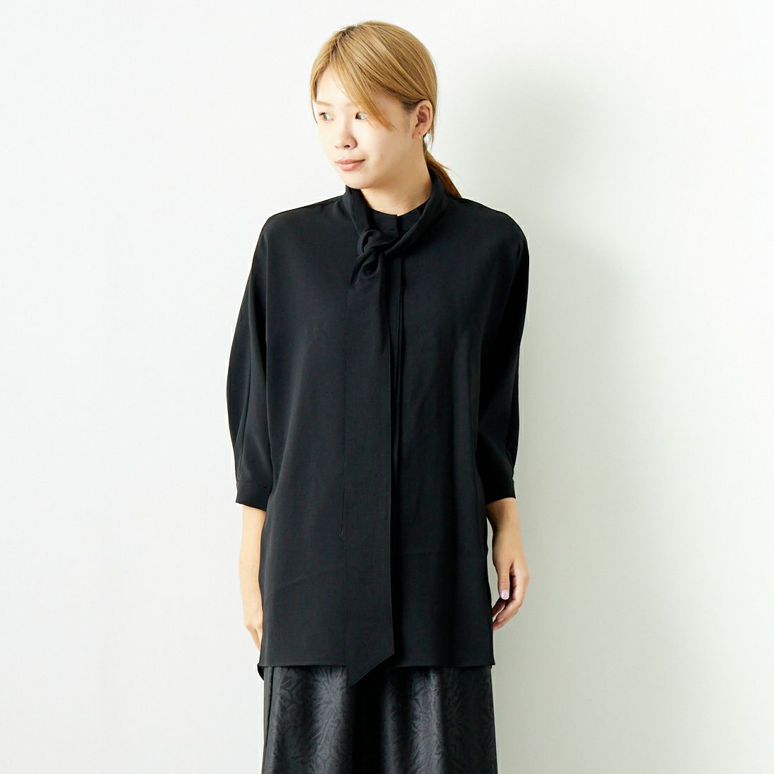 Jeans Factory Clothes [ジーンズファクトリークローズ] マルチウェイボウタイブラウス [7643403] BLACK &&モデル身長：167cm 着用サイズ：F&&