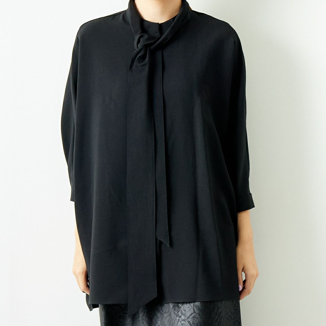 Jeans Factory Clothes [ジーンズファクトリークローズ] マルチウェイボウタイブラウス [7643403] BLACK &&モデル身長：167cm 着用サイズ：F&&