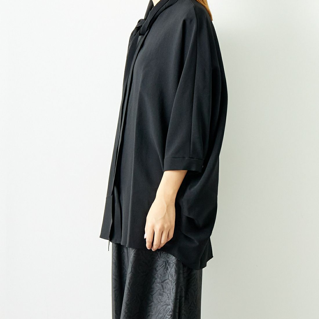 Jeans Factory Clothes [ジーンズファクトリークローズ] マルチウェイボウタイブラウス [7643403] BLACK &&モデル身長：167cm 着用サイズ：F&&