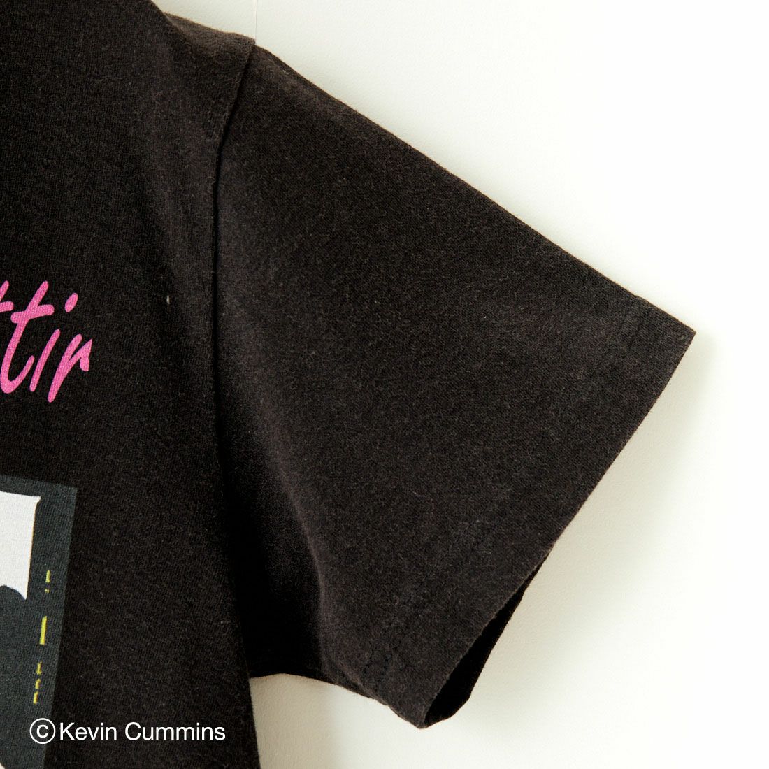 Kevin Cummins × JEANS FACTORY [ケヴィン・カミンズ × ジーンズファクトリー] Bjork フォトプリントTシャツ [JFC-243-068] BLACK