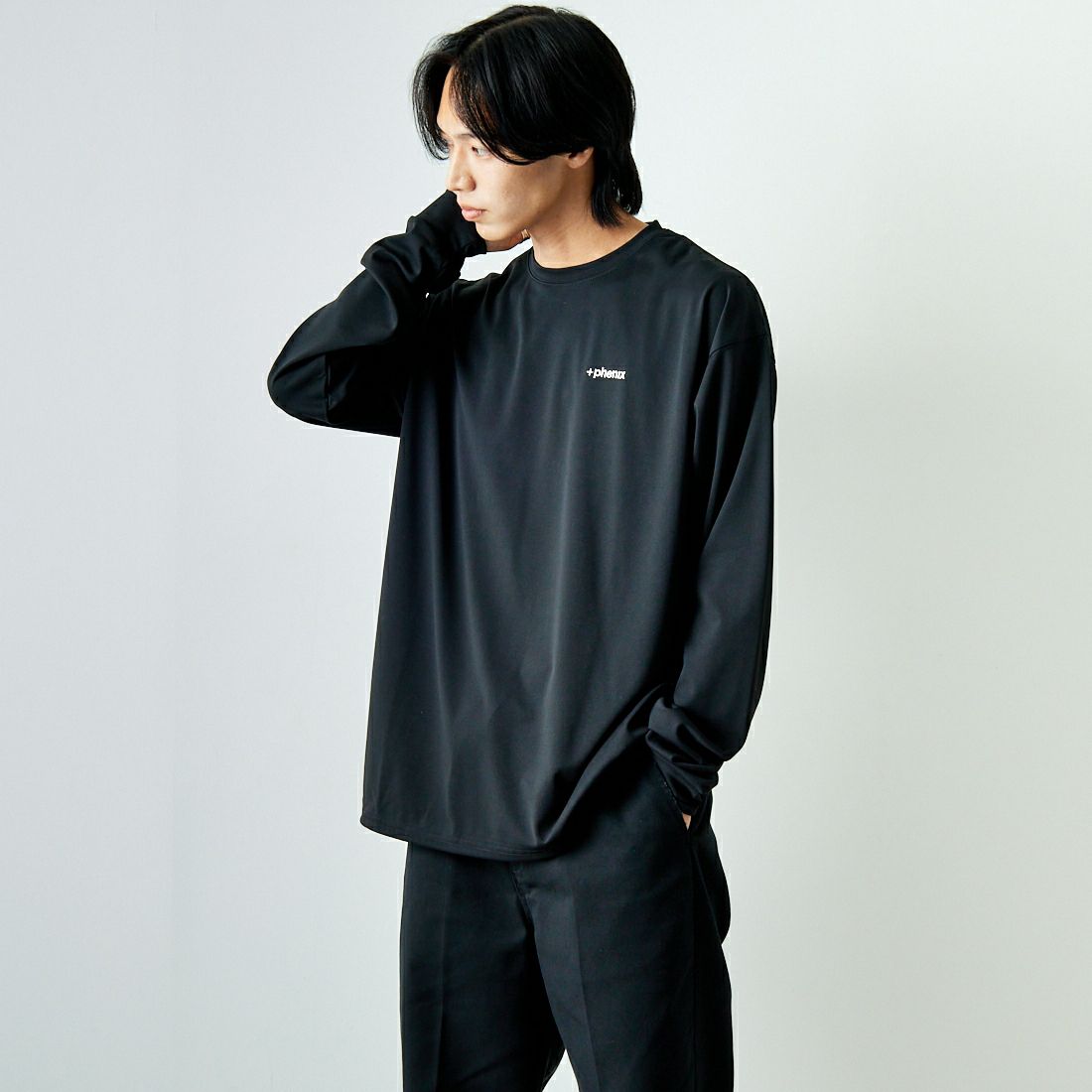 +phenix [プラスフェニックス] 別注 ワンポイント刺繍ロゴ ドローコードTシャツ [POT-24012IN-JF] BLACK &&モデル身長：179cm 着用サイズ：XL&&