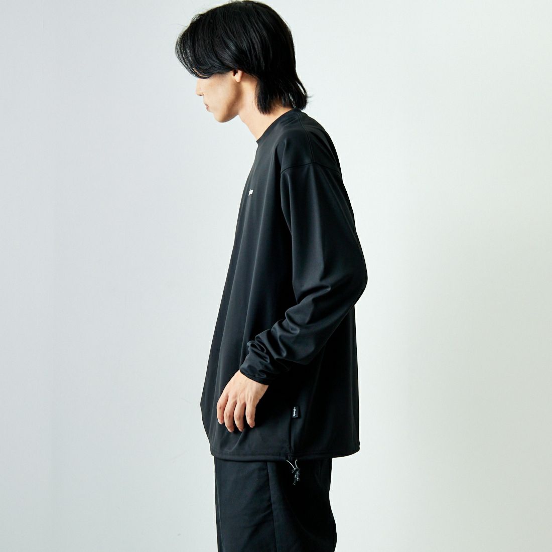 +phenix [プラスフェニックス] 別注 ワンポイント刺繍ロゴ ドローコードTシャツ [POT-24012IN-JF] BLACK &&モデル身長：179cm 着用サイズ：XL&&
