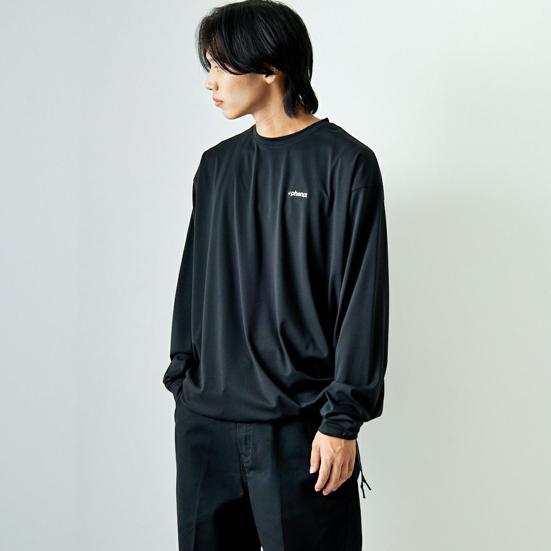 +phenix [プラスフェニックス] 別注 ワンポイント刺繍ロゴ ドローコードTシャツ [POT-24012IN-JF] BLACK &&モデル身長：179cm 着用サイズ：XL&&