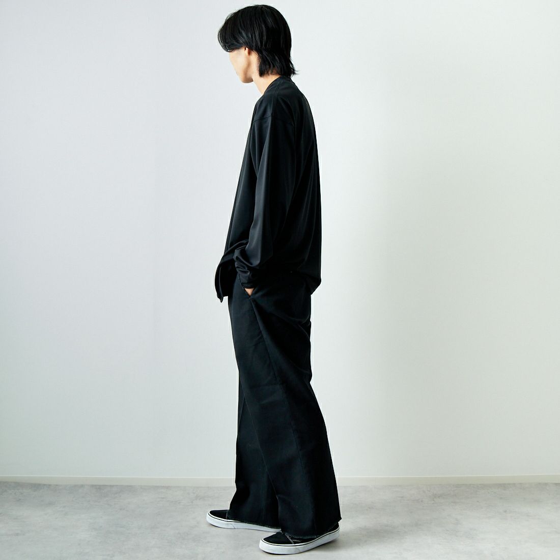 +phenix [プラスフェニックス] 別注 ワンポイント刺繍ロゴ ドローコードTシャツ [POT-24012IN-JF] BLACK &&モデル身長：179cm 着用サイズ：XL&&