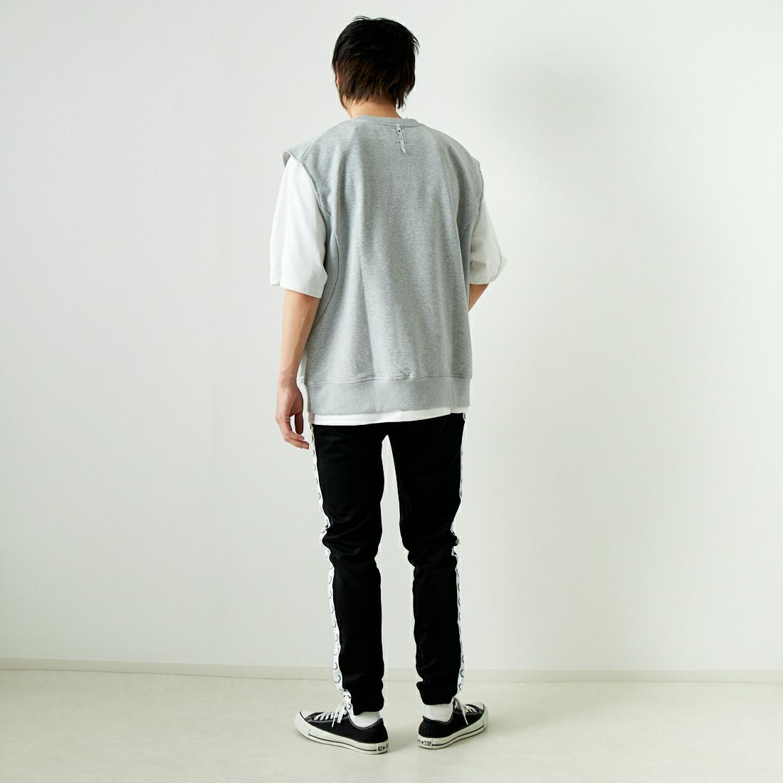 FRED PERRY [フレッドペリー] テープドトラックパンツ [T5510] 102 BLACK &&モデル身長：182cm 着用サイズ：M&&