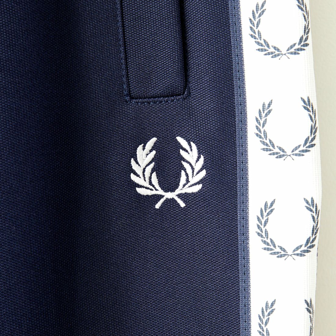 FRED PERRY [フレッドペリー] テープドトラックパンツ [T5510] 266 CARBON