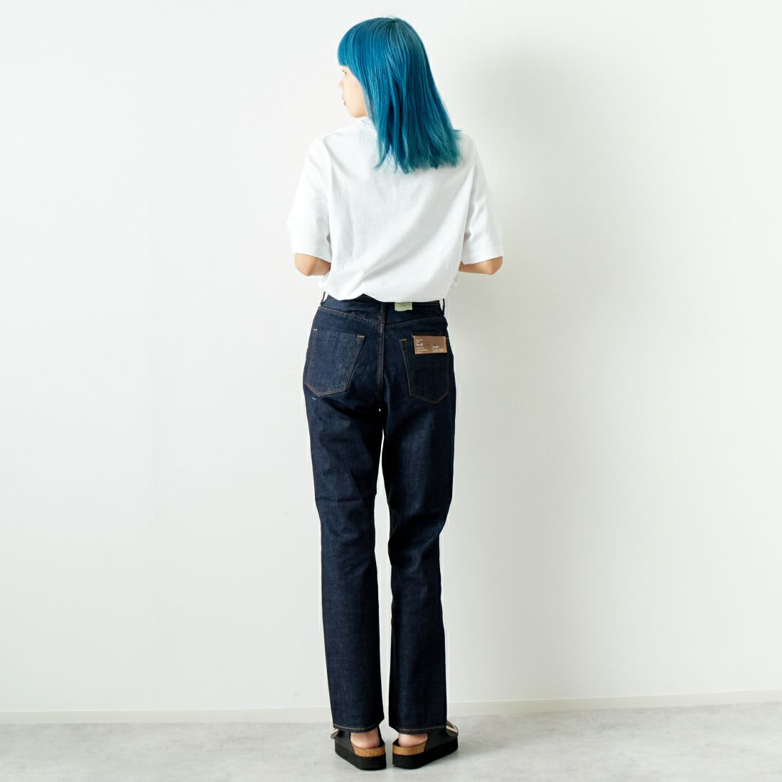 MAISON KITSUNE [メゾン キツネ] ハンドライティング コンフォート Tシャツ [MW00126KJ0119] M186 WHT &&モデル身長：167cm 着用サイズ：S&&