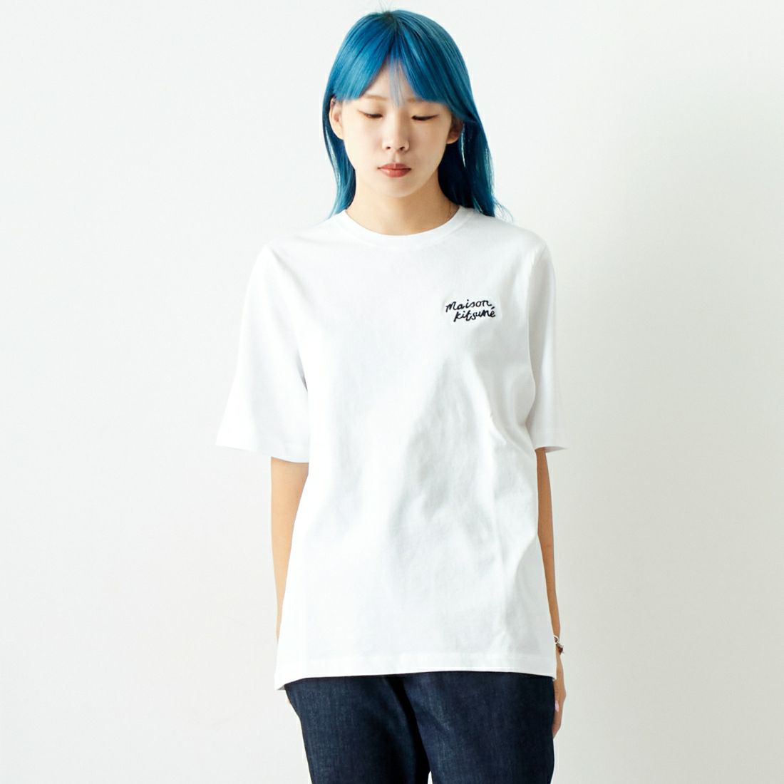MAISON KITSUNE [メゾン キツネ] ハンドライティング コンフォート Tシャツ [MW00126KJ0119] M186 WHT &&モデル身長：167cm 着用サイズ：S&&