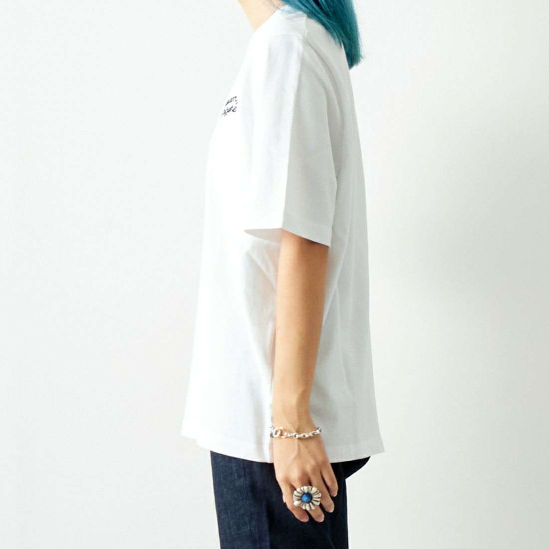MAISON KITSUNE [メゾン キツネ] ハンドライティング コンフォート Tシャツ [MW00126KJ0119] M186 WHT &&モデル身長：167cm 着用サイズ：S&&