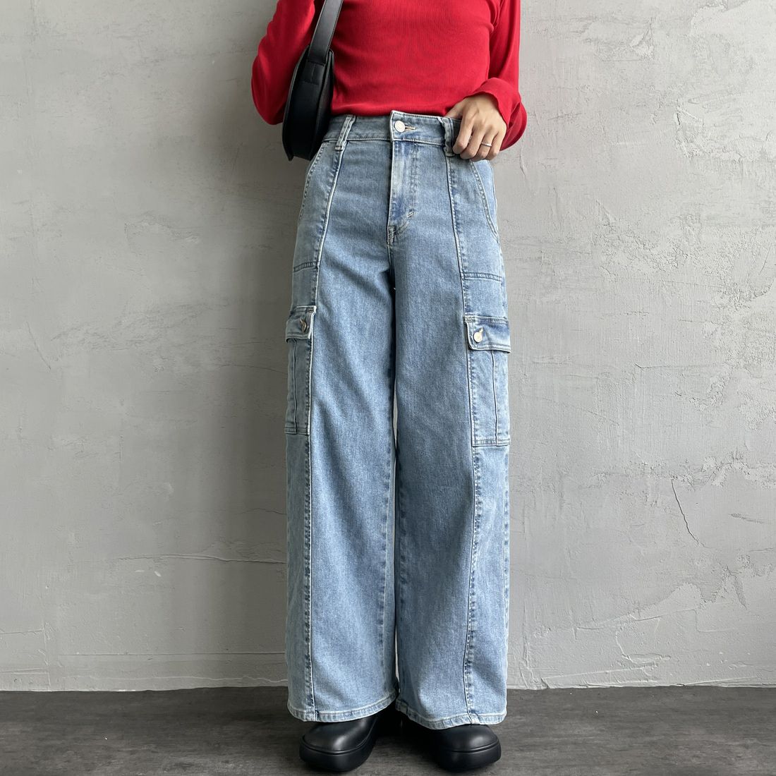 SOMETHING [サムシング] LISA カーゴワイドパンツ [SEA588] 98 L.BLUE&&モデル身長：160cm 着用サイズ：S&&