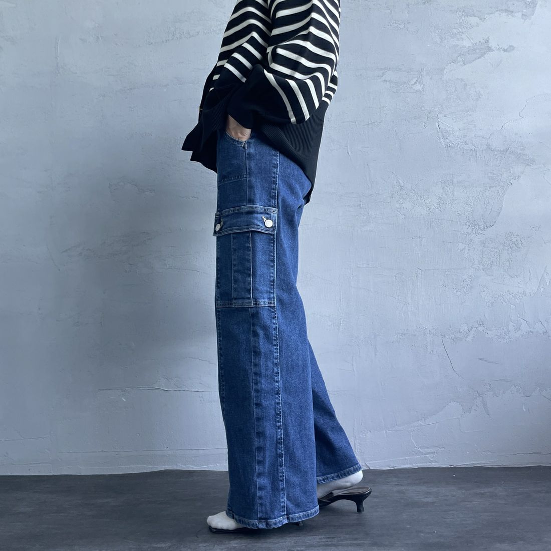 SOMETHING [サムシング] LISA カーゴワイドパンツ [SEA588] 92 M.BLUE&&モデル身長：163cm 着用サイズ：S&&