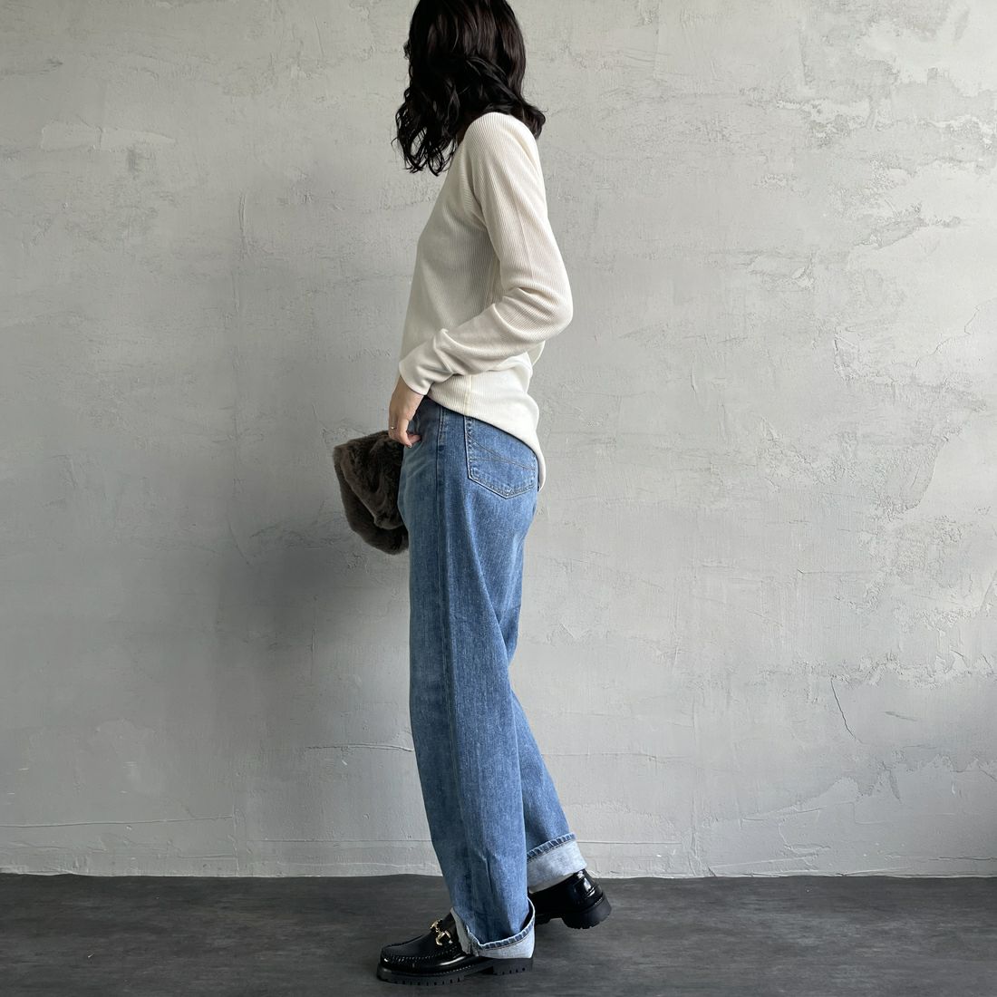 SOMETHING [サムシング] スーパーハイライズルーズストレートデニムパンツ [SEA73]56 L.BLUE &&モデル身長：160cm 着用サイズ：XS&&