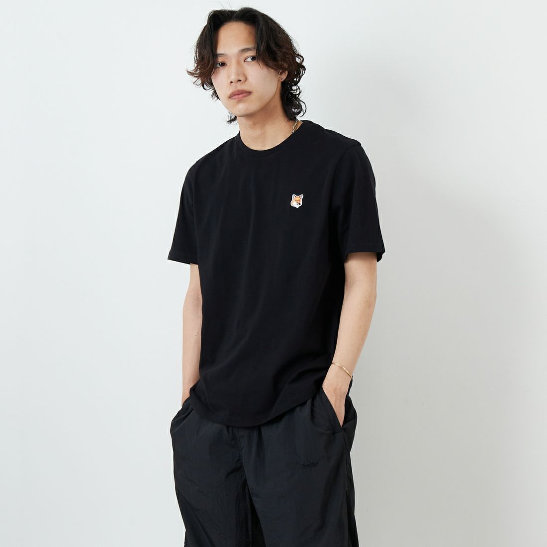 MAISON KITSUNE [メゾン キツネ] フォックスヘッド パッチ レギュラー Tシャツ [LM00104KJ0008] P199 BLK &&モデル身長：179cm 着用サイズ：L&&