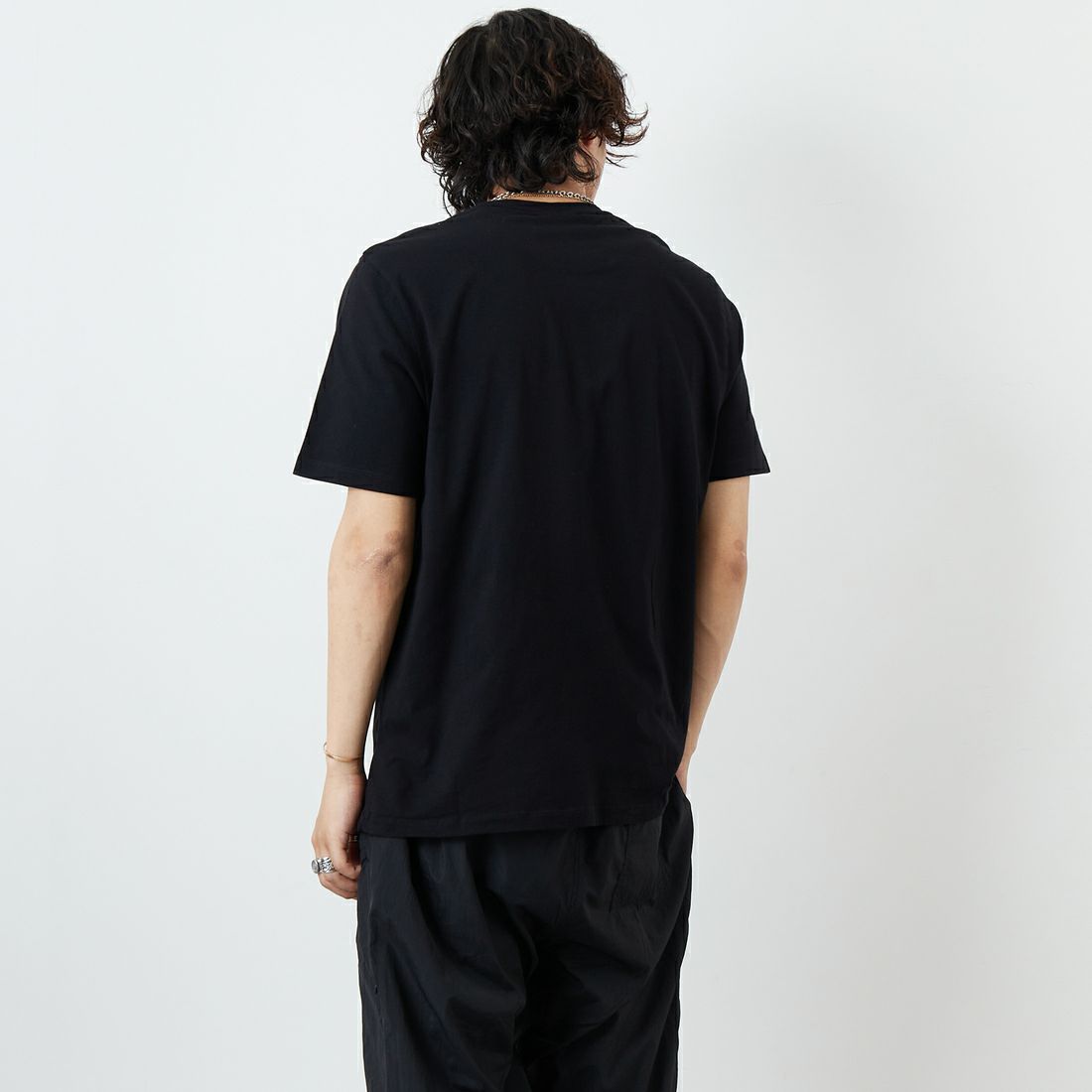 MAISON KITSUNE [メゾン キツネ] フォックスヘッド パッチ レギュラー Tシャツ [LM00104KJ0008] P199 BLK &&モデル身長：179cm 着用サイズ：L&&