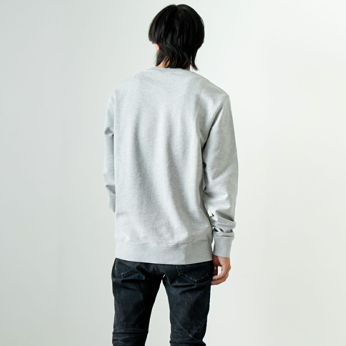 MAISON KITSUNE [メゾン キツネ] フォックスヘッドパッチ レギュラースウェットシャツ [LM00301KM0001] H120 L.GRY &&モデル身長：179cm 着用サイズ：L&&