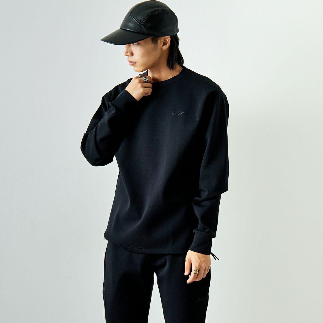 +phenix [プラスフェニックス] 別注 ダンボールニット クルーネックスウェット [POO-24039IN-JF] BLACK &&モデル身長：179cm 着用サイズ：L&&