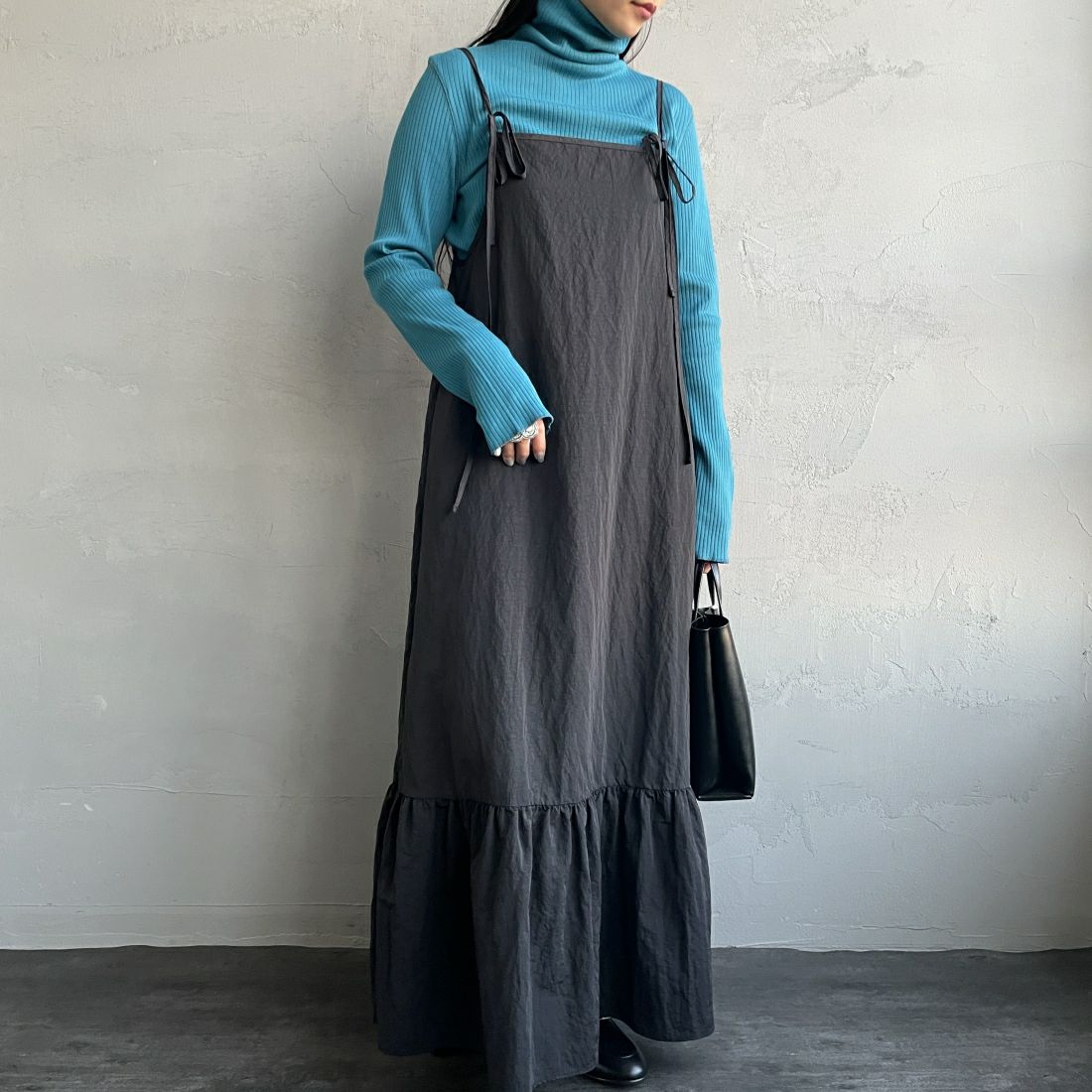 THE SHINZONE [ザ シンゾーン] ハイネックリブカットソー [24SMSCU05] 74 TURQOIS&&モデル身長：156cm　着用サイズ：F0&&