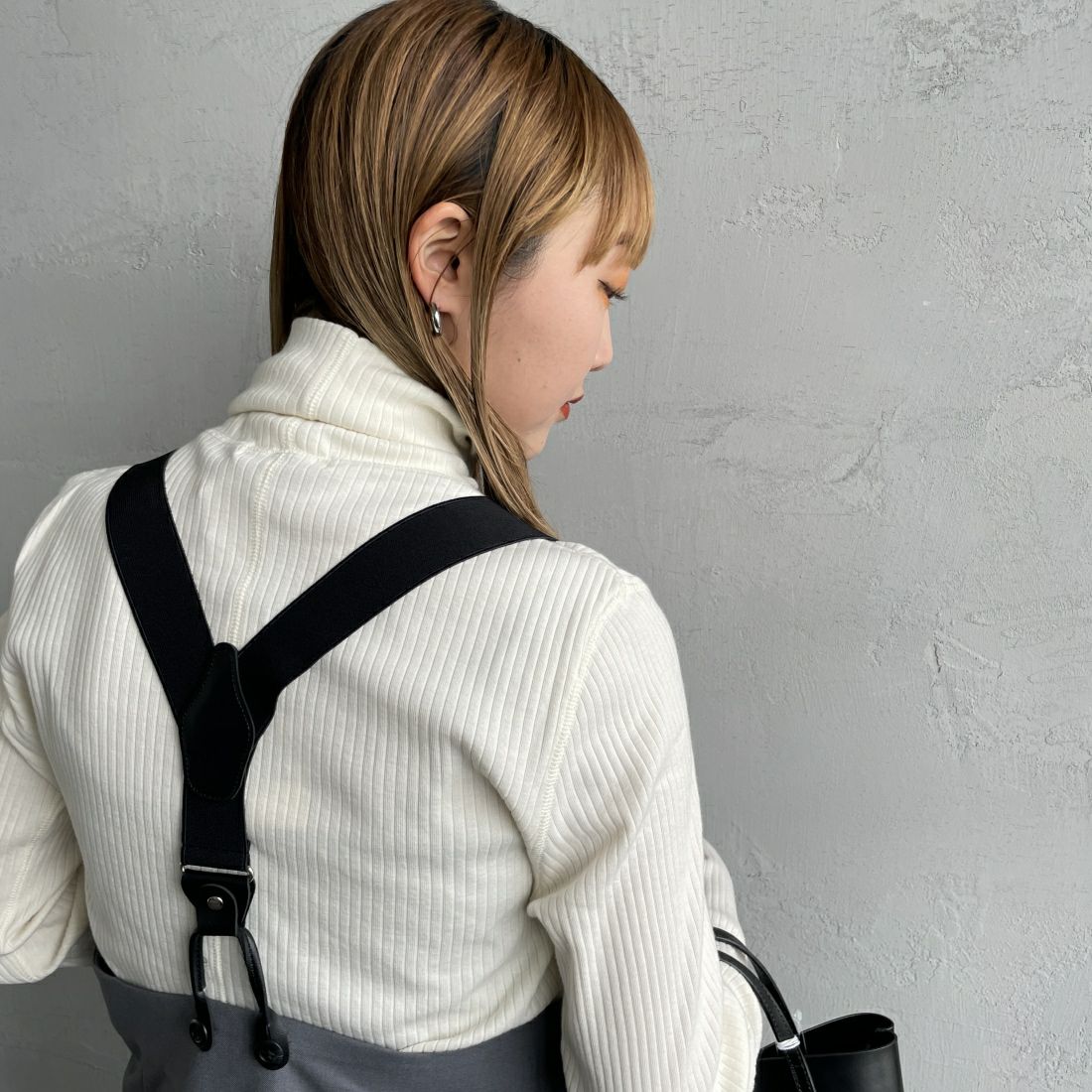 THE SHINZONE [ザ シンゾーン] ハイネックリブカットソー [24SMSCU05] 01 WHITE&&モデル身長：156cm　着用サイズ：F0&&