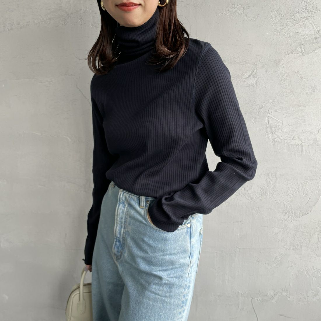 THE SHINZONE [ザ シンゾーン] ハイネックリブカットソー [24SMSCU05] 85 NAVY&&モデル身長：163cm　着用サイズ：F0&&