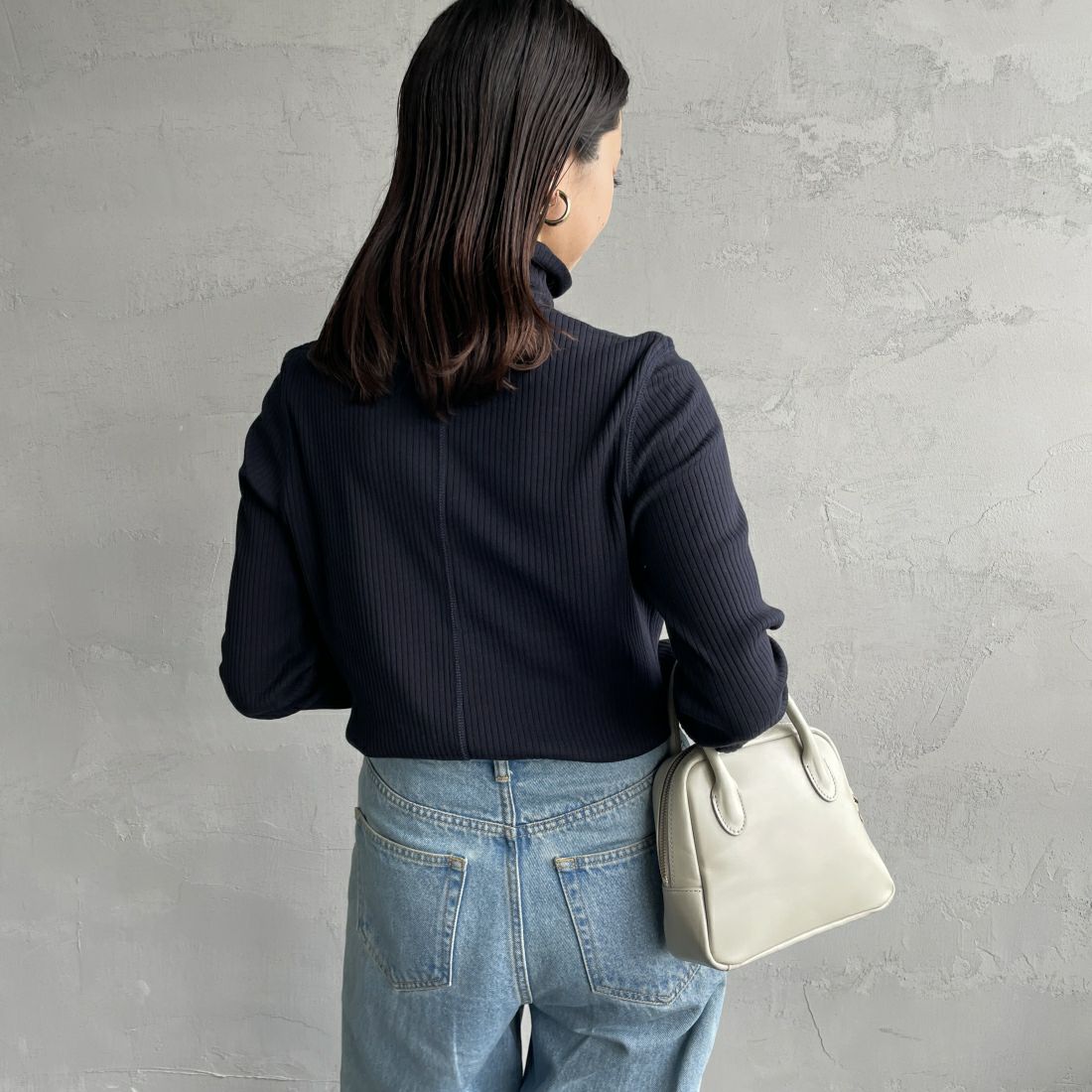 THE SHINZONE [ザ シンゾーン] ハイネックリブカットソー [24SMSCU05] 85 NAVY&&モデル身長：163cm　着用サイズ：F0&&