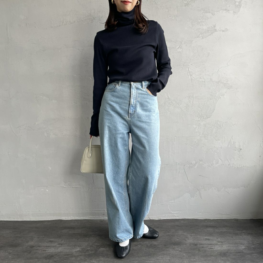 THE SHINZONE [ザ シンゾーン] ハイネックリブカットソー [24SMSCU05] 85 NAVY&&モデル身長：163cm　着用サイズ：F0&&