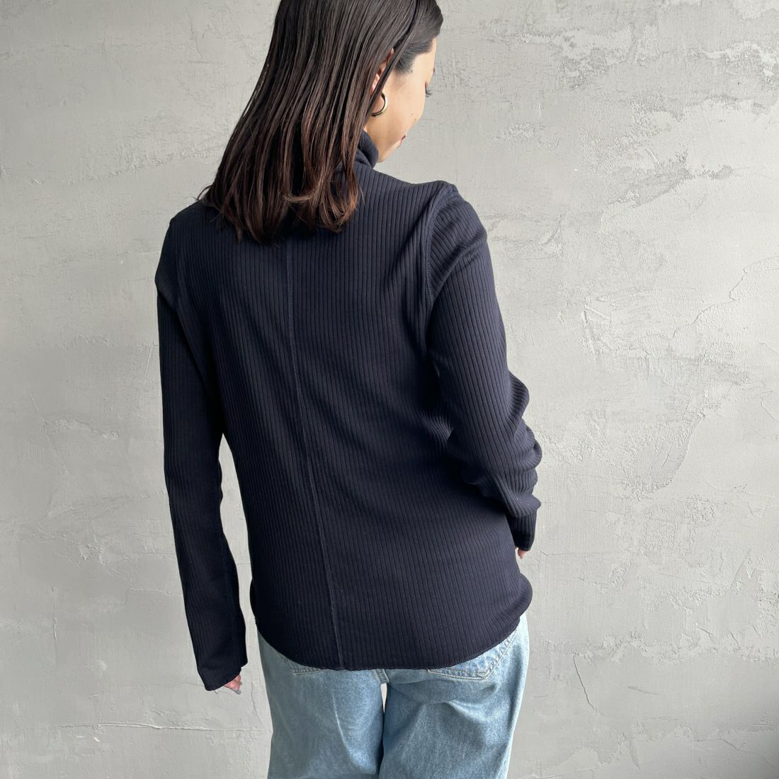 THE SHINZONE [ザ シンゾーン] ハイネックリブカットソー [24SMSCU05] 85 NAVY&&モデル身長：163cm　着用サイズ：F0&&