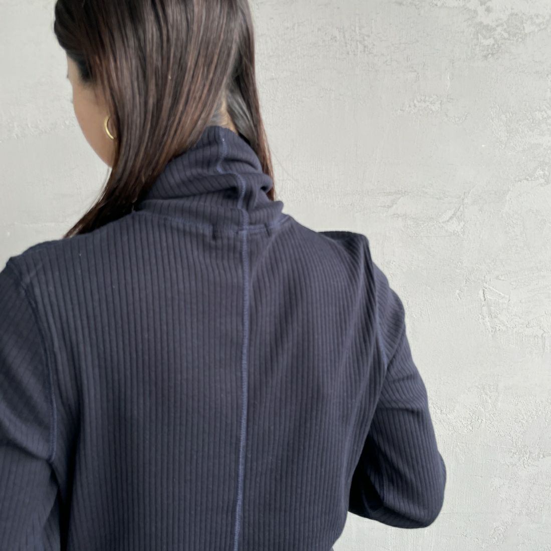 THE SHINZONE [ザ シンゾーン] ハイネックリブカットソー [24SMSCU05] 85 NAVY&&モデル身長：163cm　着用サイズ：F0&&