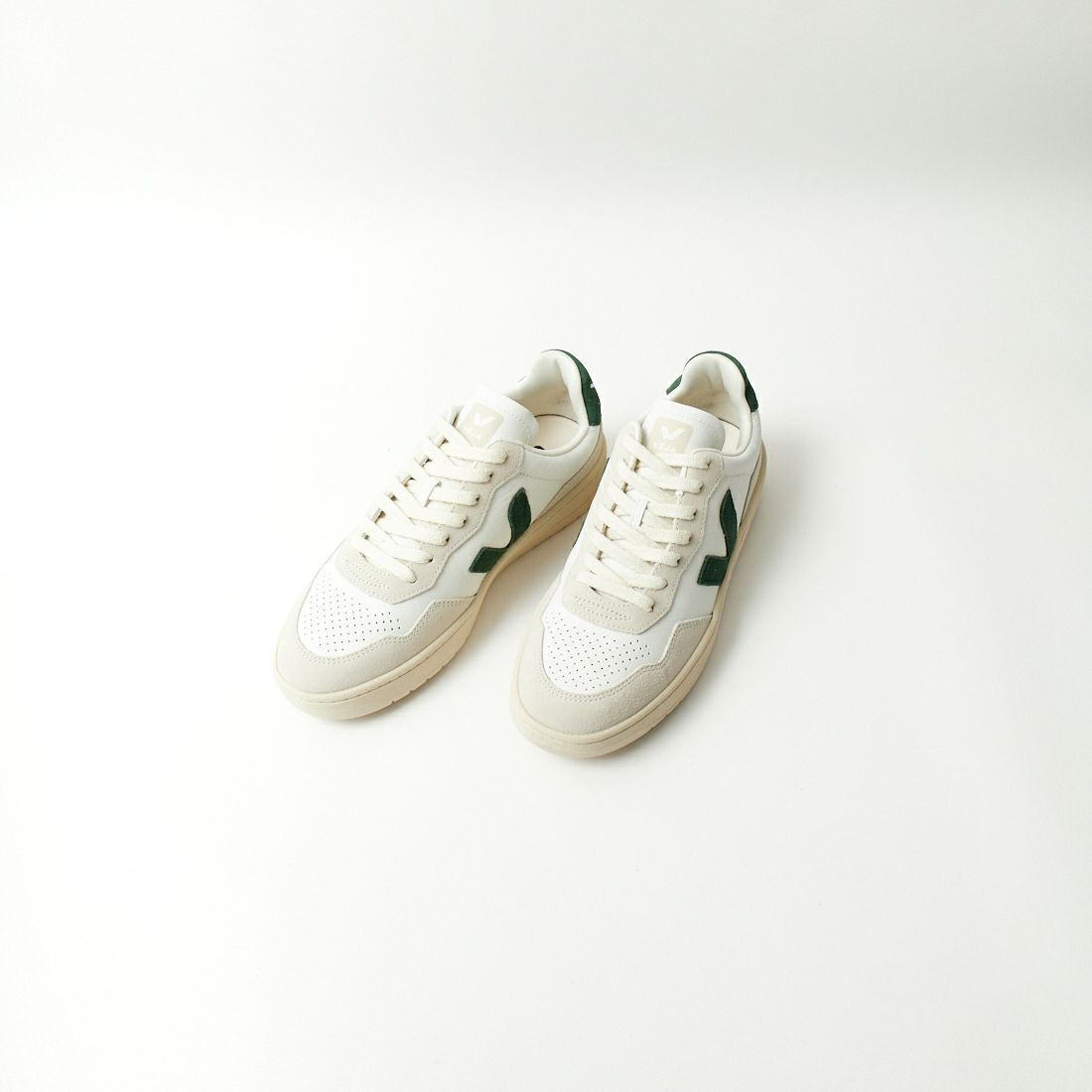 VEJA [ヴェジャ] レザースニーカー [V-90] E-WHT CYPR