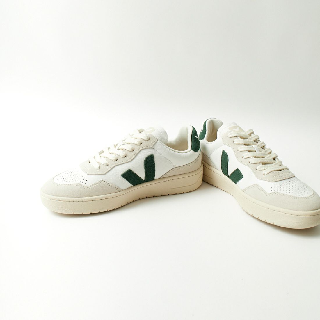 VEJA [ヴェジャ] レザースニーカー [V-90] E-WHT CYPR