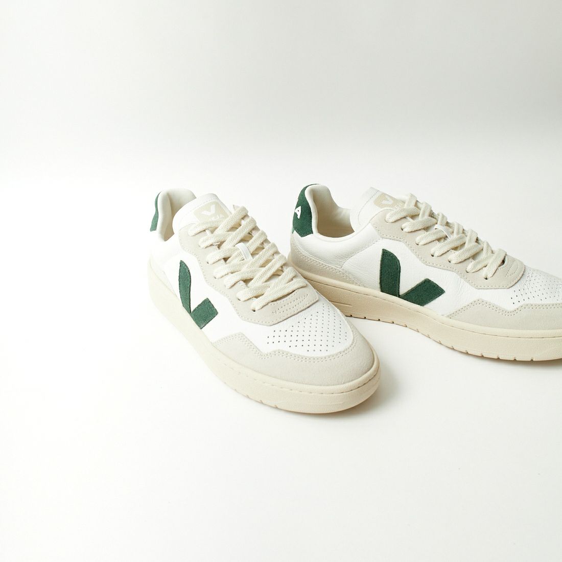 VEJA [ヴェジャ] レザースニーカー [V-90] E-WHT CYPR