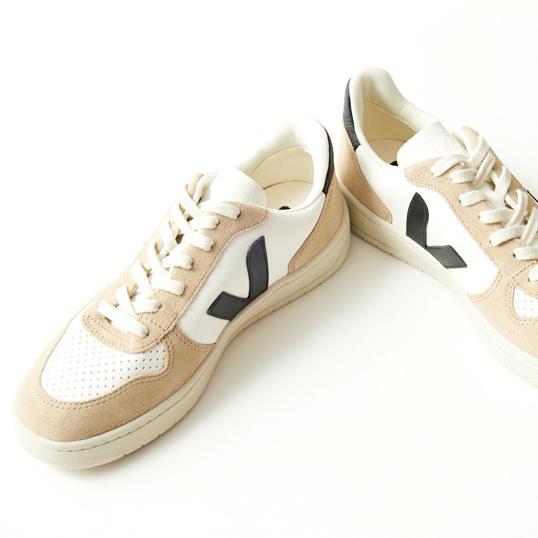 VEJA [ヴェジャ] レザースニーカー [V-10] E-WHT BLK