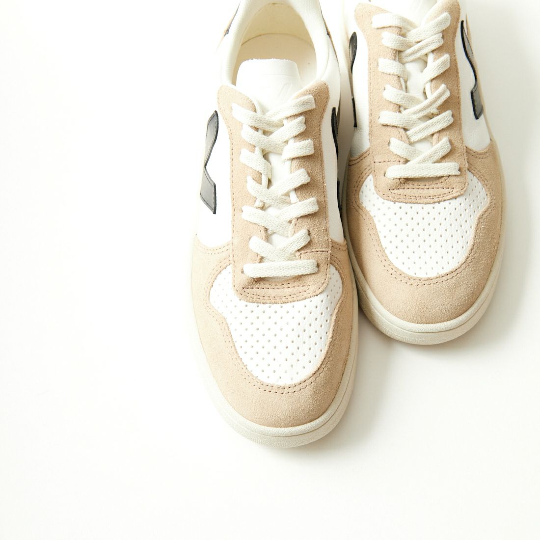 VEJA [ヴェジャ] レザースニーカー [V-10] E-WHT BLK