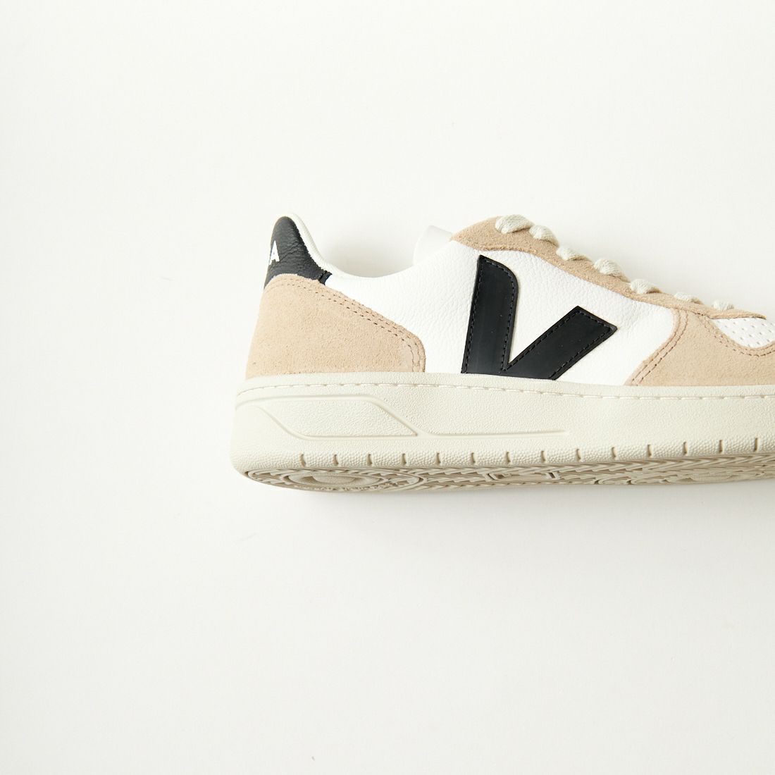 VEJA [ヴェジャ] レザースニーカー [V-10] E-WHT BLK