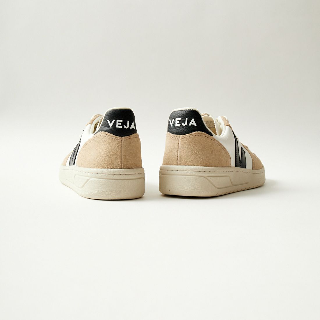 VEJA [ヴェジャ] レザースニーカー [V-10] E-WHT BLK