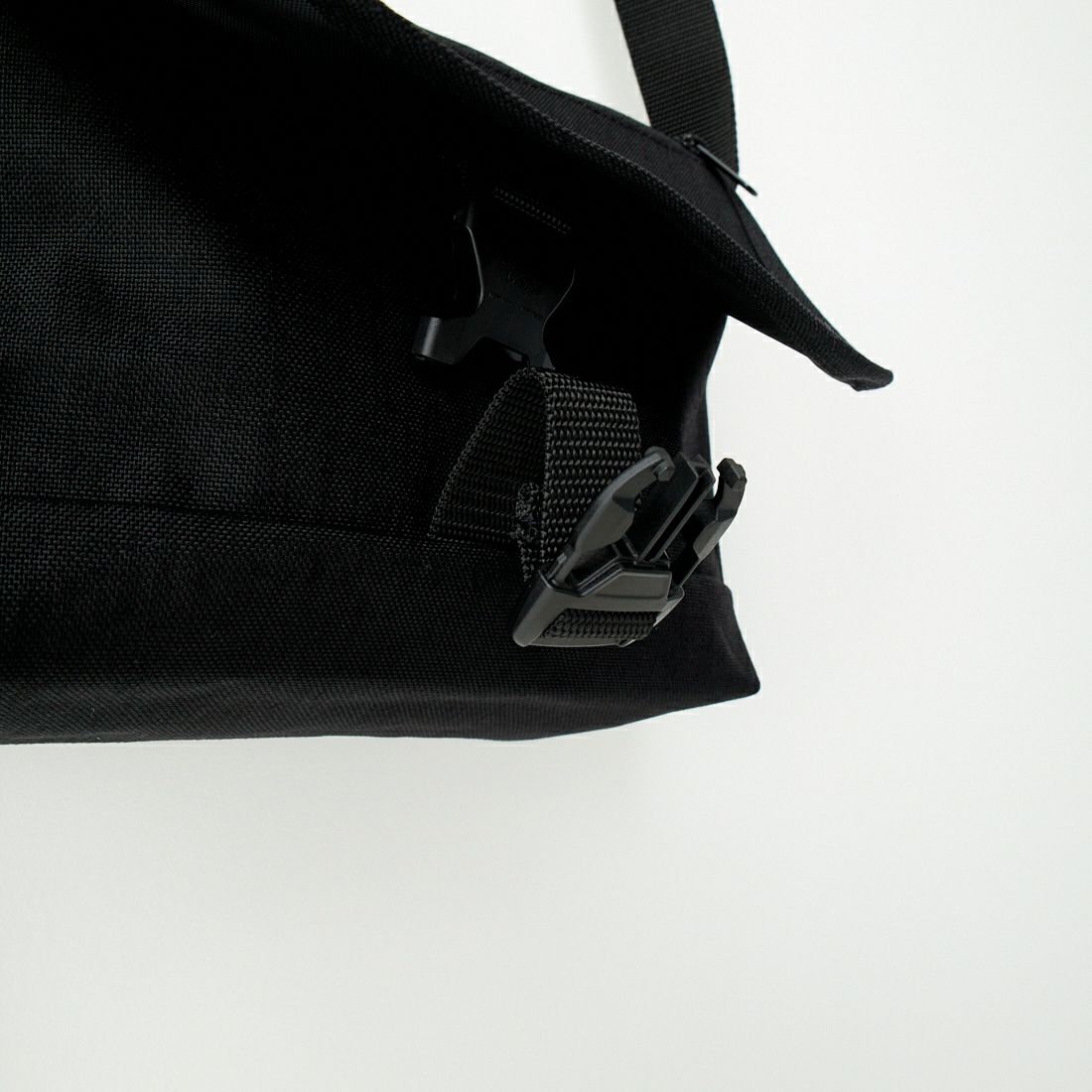 MANHATTAN PORTAGE [マンハッタンポーテージ] ナイロンメッセンジャーバッグ [MP1605JRSFZP] BLACK