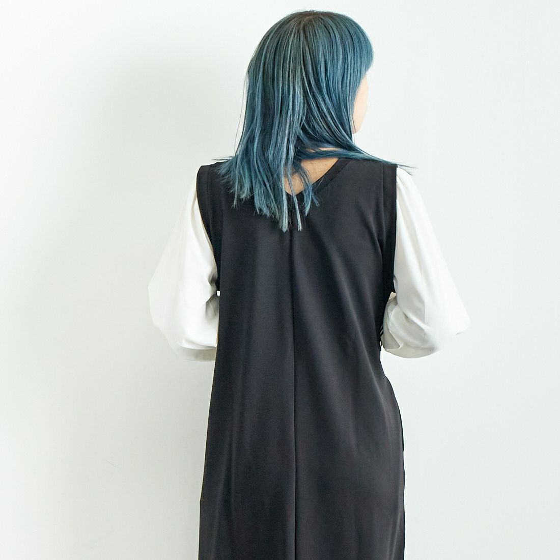 Maison de L'allure [メゾン ドゥ ラリュール] 布帛ドッキングドロストワンピース [M24132013] 02 BLK/OFF &&モデル身長：167cm 着用サイズ：F&&