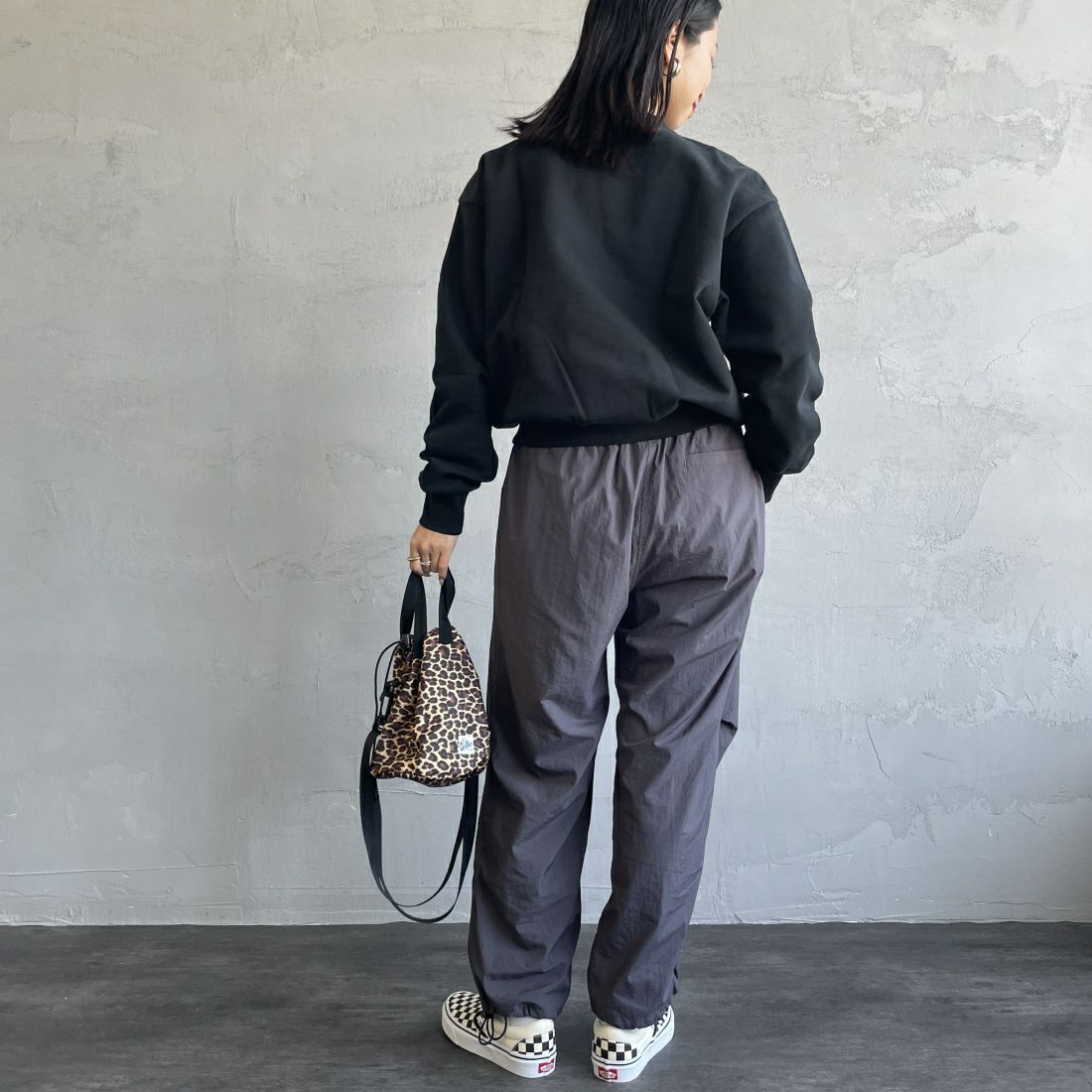 umbro [アンブロ] 別注 トレーニングナイロンパンツ [KBT58-NK-PT6-JF] GRAY &&モデル身長：163cm 着用サイズ：S&&