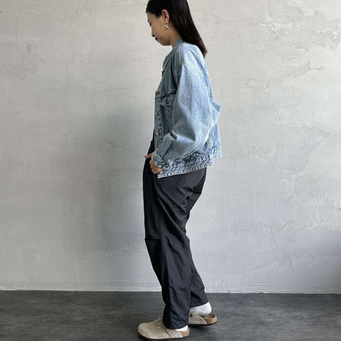 umbro [アンブロ] 別注 トレーニングナイロンパンツ [KBT58-NK-PT6-JF] BLACK &&モデル身長：163cm 着用サイズ：S&&