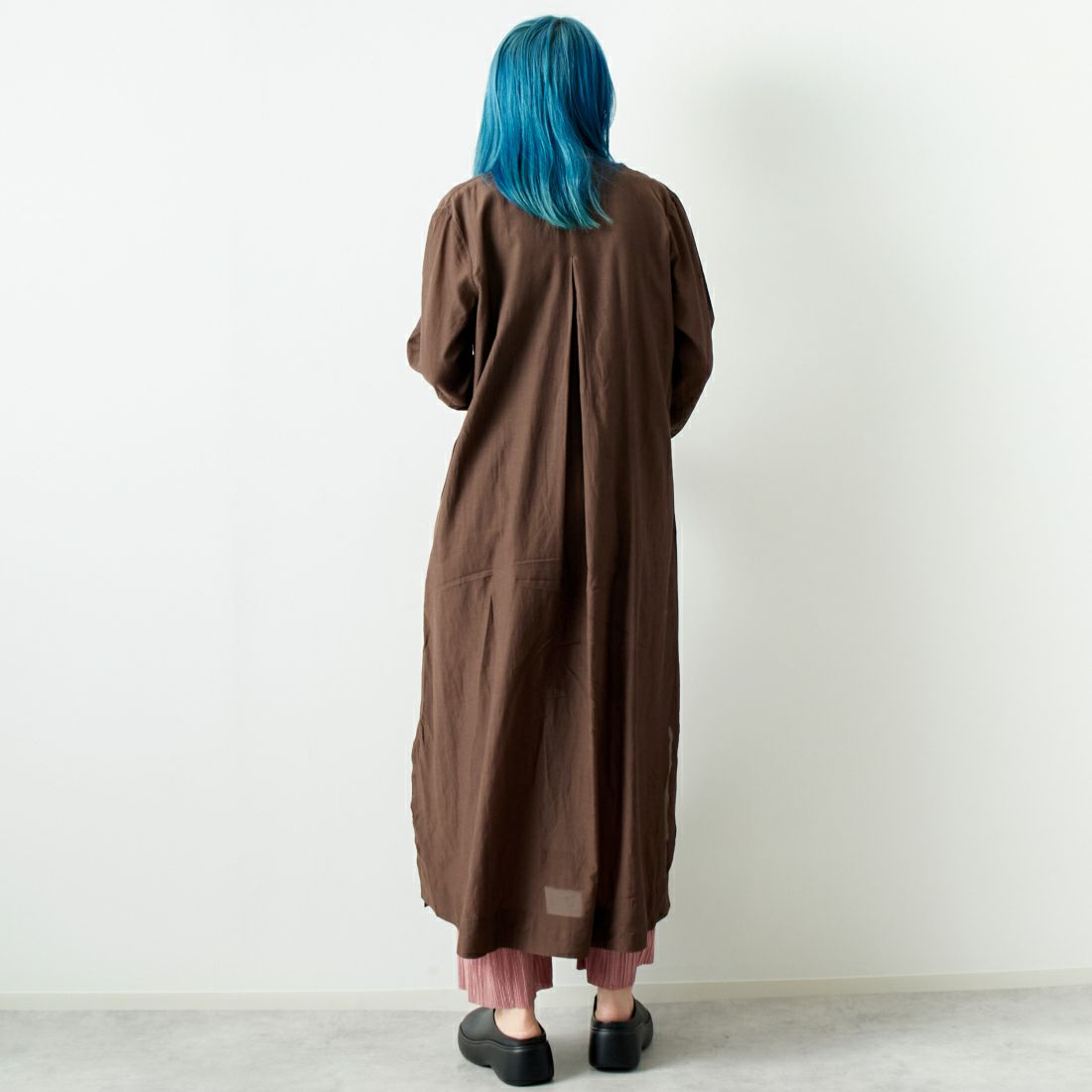 TORRAZZO DONNA [トラッゾドンナ] ビーガンシルクカフタンドレス [6254-566] 49 D.BROWN &&モデル身長：167cm 着用サイズ：F&&