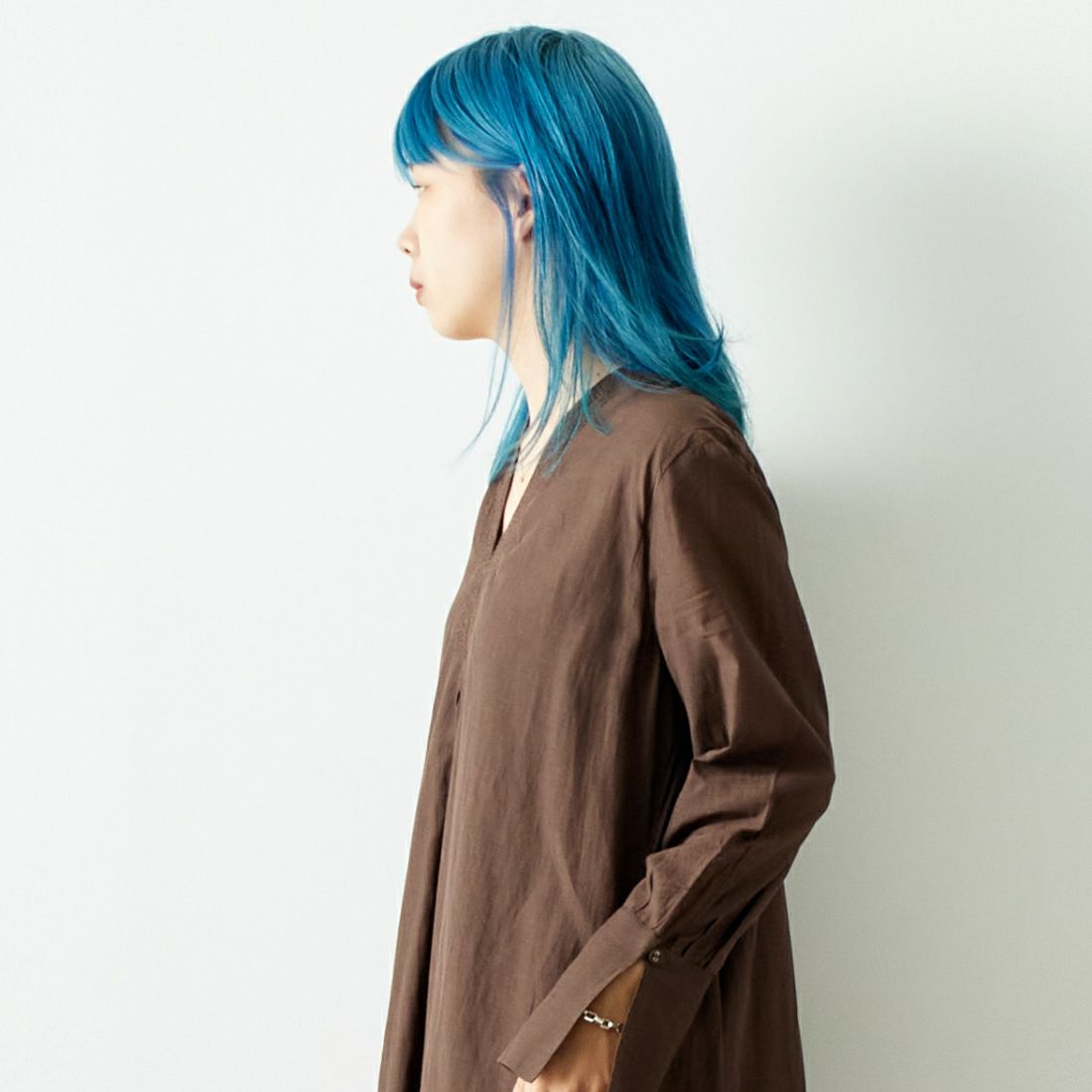 TORRAZZO DONNA [トラッゾドンナ] ビーガンシルクカフタンドレス [6254-566] 49 D.BROWN &&モデル身長：167cm 着用サイズ：F&&