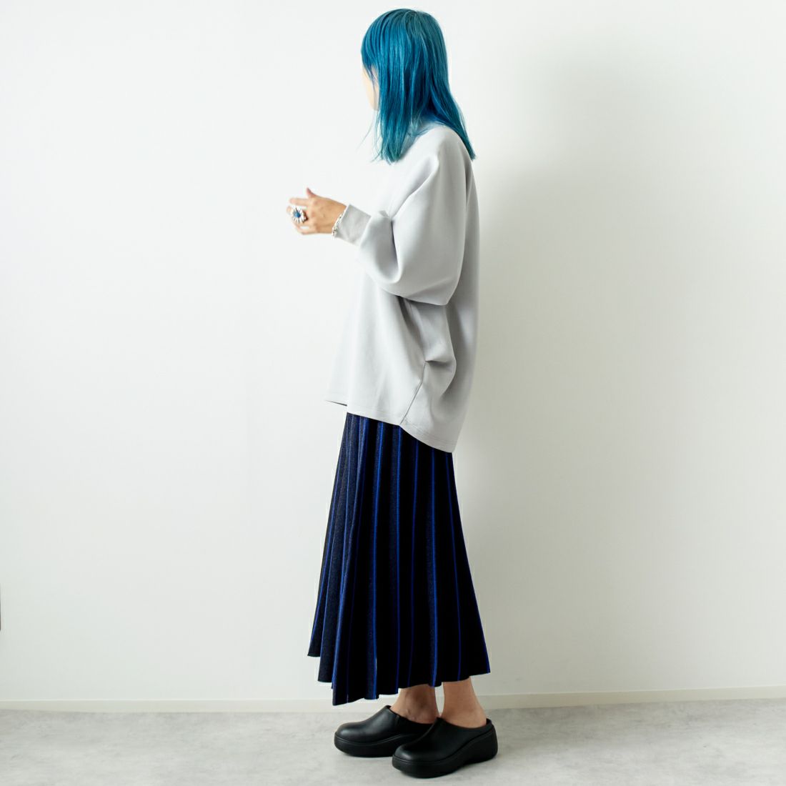 TORRAZZO DONNA [トラッゾドンナ] ラメミックスリバーシブルスカート [6253-597] 98 NAVY &&モデル身長：167cm 着用サイズ：F&&