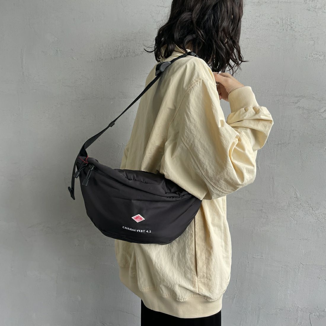 DANTON [ダントン] ポリエステルタフタ スリングバッグ [CHEMIN-VERT-42] BLACK